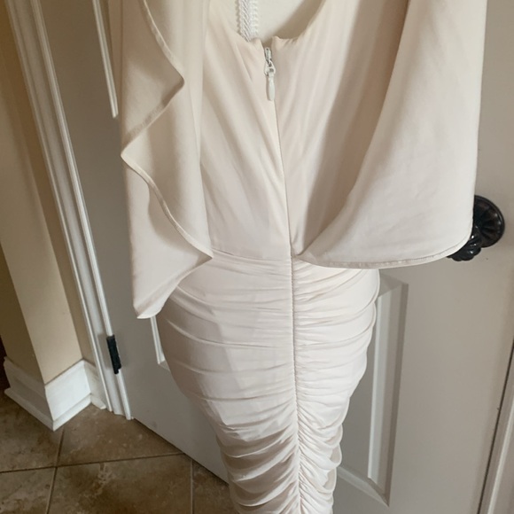 BCBGMAXAZARIA  dress ruching with one shoulder covered with angel wing sleeve - Picture 6 of 13